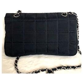 Chanel-Sac bandoulière CHANEL matelassé carré Jumbo avec quincaillerie argentée en nylon-Noir