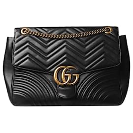 Gucci-Bolsa grande preta em couro GG Marmont com aba-Preto