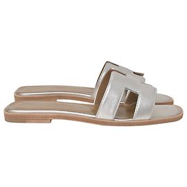 Hermès Oran Flat Slides in Silver Leather Silvery Metallic