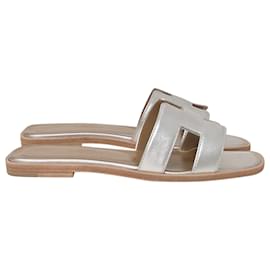 Hermès-Hermès Oran Flat Slides in Silver Leather-Silvery,Metallic