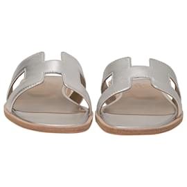 Hermès-Hermès Oran Flat Slides in Silver Leather-Silvery,Metallic