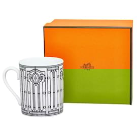 Hermès-Mug en céramique antique Hermes H Deco Ash Deco en excellent état-Blanc