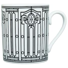 Hermès-Mug en céramique antique Hermes H Deco Ash Deco en excellent état-Blanc