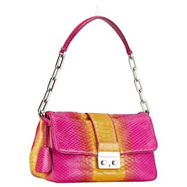 Dior-Borsa a tracolla in pelle con catena e chiusura in pelle goffrata Dior in buone condizioni-Altro