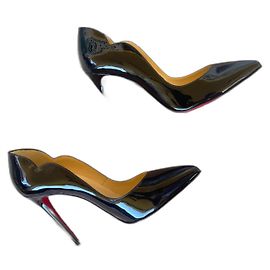 Christian Louboutin Heiße Chick 100 Patent Schwarz