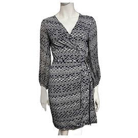 Diane Von Furstenberg Vestido envelope DvF Sigourney com mangas de chiffon de seda. Branco Azul