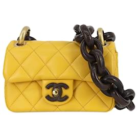 Chanel-Solapa de madera de wengué de piel de cordero cuadrada mini amarilla Chanel-Amarillo