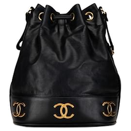 Chanel-Bolso Chanel Triple CC de cuero con cordón Bolso bandolera de cuero en buen estado-Otro