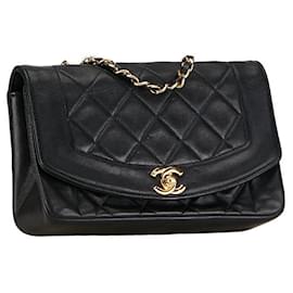 Chanel-Bolso bandolera Chanel Diana con solapa Bolso bandolera de cuero en buen estado-Otro