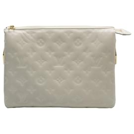 Louis Vuitton-Louis Vuitton Coussin PM con monograma de piel de cordero hinchada color crema-Otro