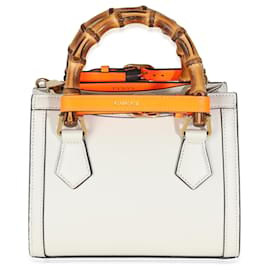 Gucci-Borsa Mini Diana Gucci Mystic White Wonka Grain in pelle di vitello-Bianco