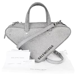 Balenciaga-Bolsa de ombro Balenciaga Silver Glitter Traingle Duffle-Prata