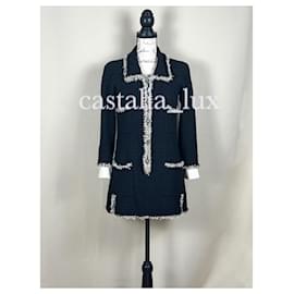 Chanel-Robe en tweed à maillons de 9 000 $.-Bleu Marine
