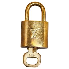 Louis Vuitton-Louis Vuitton Vorhängeschloss-Schlüsselsatz aus Metall, Sonstiges, in gutem Zustand-Andere