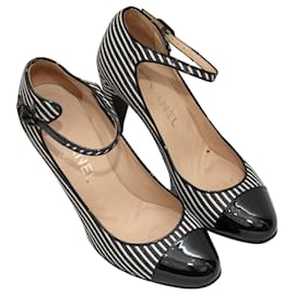 Chanel-Escarpins à bout rayé Chanel noirs et blancs Taille 36,5-Noir