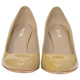 Miu Miu-Zapatos de tacón medio Miu Miu en charol beige-Beige