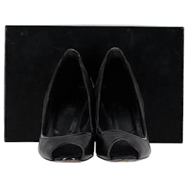 Chanel-Zapatos de salón con punta abierta Chanel CC en charol negro-Negro