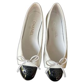 Bailarinas Chanel de charol blanco 36 Blanco