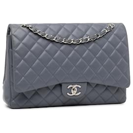Chanel-Bolsa de ombro com aba Chanel Maxi Classic cinza forrada de pele de cordeiro-Azul