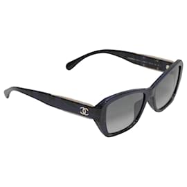Chanel-Óculos de sol Chanel preto e azul marinho com detalhes em corrente-Preto
