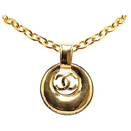 Chanel-Collar con colgante redondo CC chapado en oro Chanel dorado-Dorado
