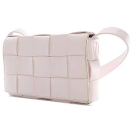 Bottega Veneta-Crossbody Bottega Veneta Pele de Cordeiro Maxi Intrecciato Rosa-Rosa