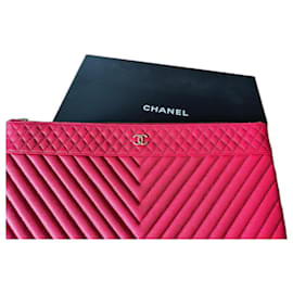 Chanel-Clutch-Pink