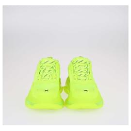 Balenciaga-Balenciaga Baskets basses Triple S jaune fluo-Jaune