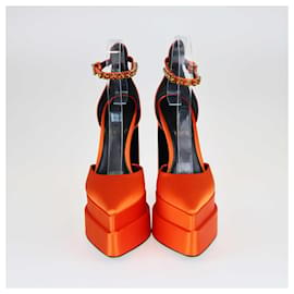 Versace-Versace – Aevitas – Spitze Plateaupumps in Orange-Orange