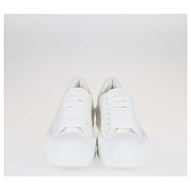 Alexander Mcqueen-Alexander Mcqueen Baskets blanches à lacets Deck Plimsoll-Blanc