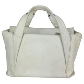 Chanel-Bolso tote blanco largo con cremallera CC Chevron All Day de piel de becerro Chanel-Blanco,Crudo