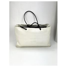 Chanel-Chanel Essential 31 Rue Cambon Tote de cuero blanco inclinado-Blanco,Crudo