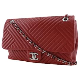 Chanel-Chanel Bolsa de ombro com corrente de couro acolchoado Bolsa crossbody de couro em bom estado-Outro