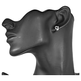 Tiffany & Co-Boucles d'oreilles Tiffany & Co Loving Heart Stud Boucles d'oreilles en métal en excellent état-Autre
