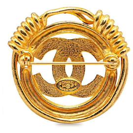 Chanel-Broche médaillon Chanel CC Broche en métal en bon état-Autre