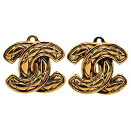 Chanel-Boucles d'oreilles clip Chanel CC Matelasse Boucles d'oreilles en métal en excellent état-Autre