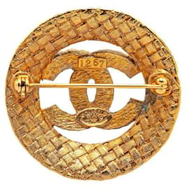 Chanel-Broche de medalhão Chanel CC Broche de metal em bom estado-Outro