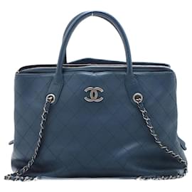 Chanel-Chanel Navy 2015 quilted leather chain tote bag - size-Blue