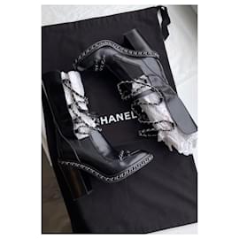 Chanel-Chaussures de collectionneur de défilé-Noir,Bijouterie argentée