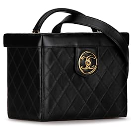 Chanel-Trousse de toilette Chanel CC Turnlock en cuir d'agneau noir-Noir