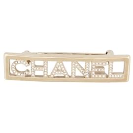 Chanel-NOVO BROOCH CHANEL STRASS LOGOTIPO OURO METAL 2023 NOVO BROOCH DE AÇO DOURADO-Dourado