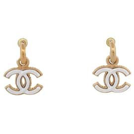 Chanel-NUEVOS PENDIENTES COLGANTES CON LOGO CHANEL CC PENDIENTES DE METAL ESMALTE BLANCO-Dorado