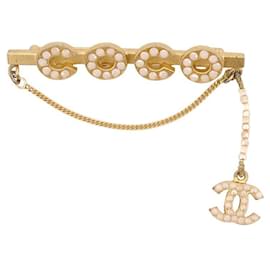 Chanel-VINTAGE BROSCHE CHANEL COCO PEARLS KETTE UND CC-LOGO GOLDMETALL GOLDENE BROSCHE-Golden