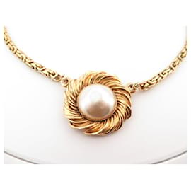 Chanel-COLLAR VINTAGE CHANEL 42 CM EN PERLA Y METAL DORADO COLLAR PERLA DORADO-Dorado