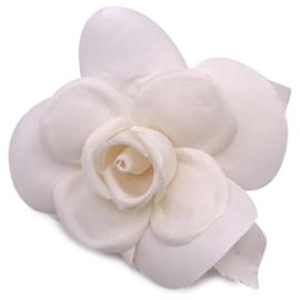 Chanel-Broche camélia en tissu blanc vintage avec fleur de camélia-Blanc