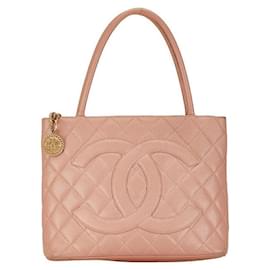 Chanel-Bolso tote de cuero Chanel CC Caviar Medallion Tote en buen estado-Otro