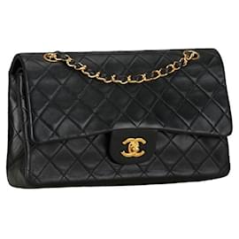 Chanel-Chanel Medium Classic gefütterte Flap Bag Leder-Umhängetasche in gutem Zustand-Andere