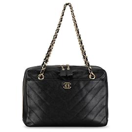 Chanel-Chanel Chevron Caviar Chain Shoulder Bag Leather Shoulder Bag in Good condition-Other