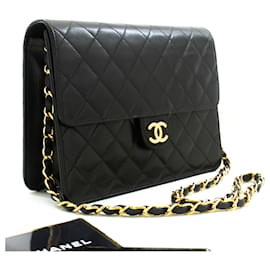 Chanel-Bolsa de ombro com corrente CHANEL Clutch Preta Acolchoada em Couro de Cordeiro-Preto