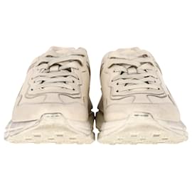 Gucci-Gucci Distressed Rhyton Sneakers in White Leather-White,Cream